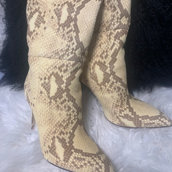 Pale yellow and white snakeskin leather boots - Picture 1 of 3